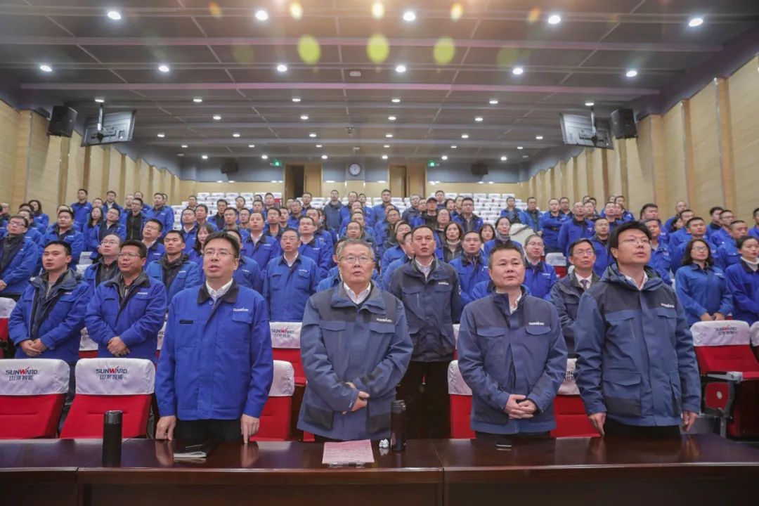 k1体育
召开全国劳动模范郝鹏载誉归来分享会