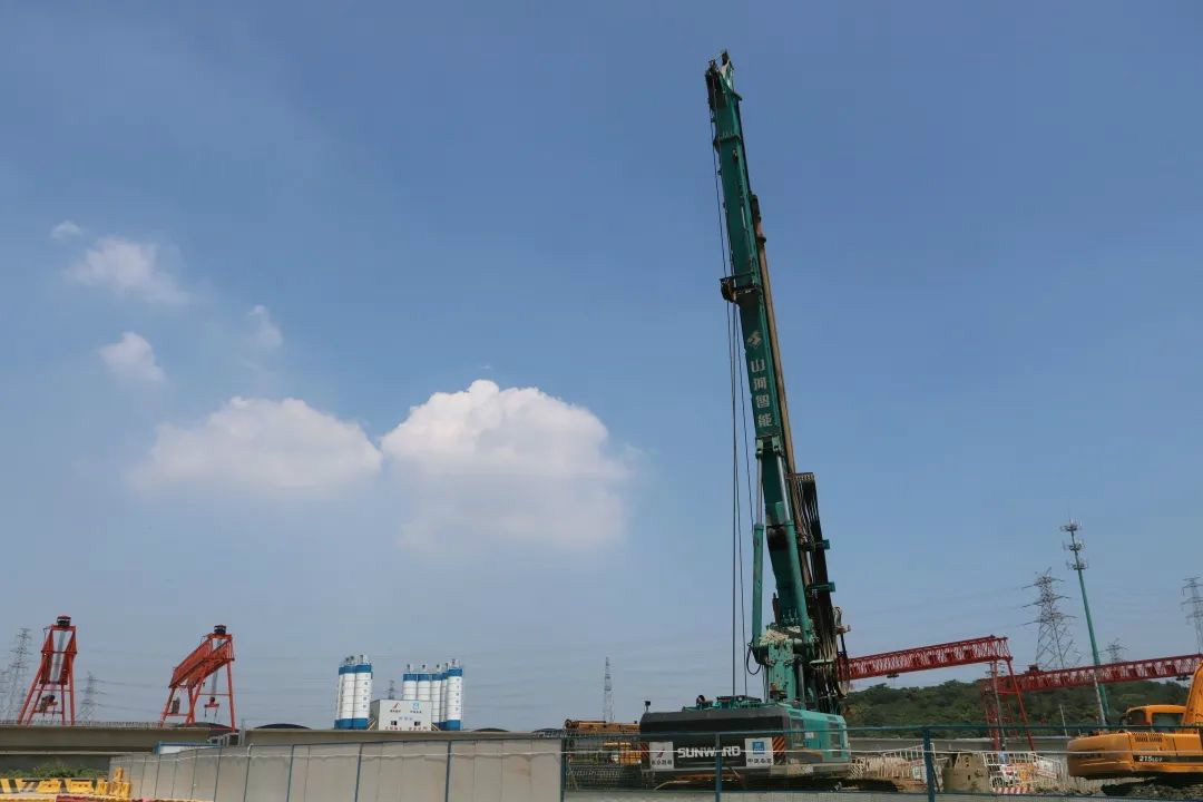 从业20多年的他，为何对k1体育
旋挖钻机情有独钟