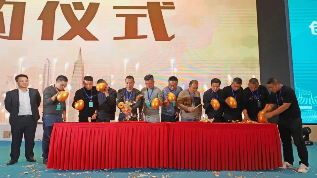 百台设备，成交额3.6亿！k1体育
“圈粉”六朝古都