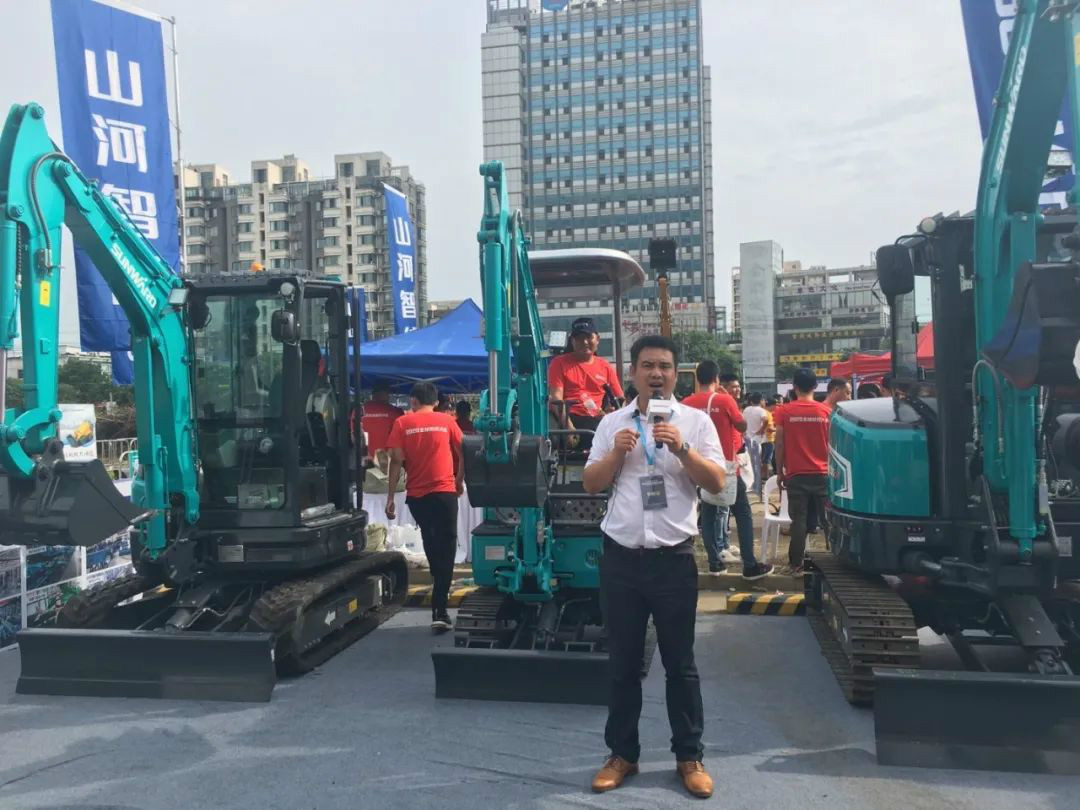 2020全球微挖大会 k1体育
精品微挖赢得满堂彩