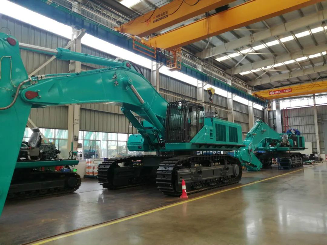 创新再出成果！k1体育
超大型履带式液压挖掘机下线