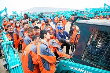 大国重器 壮哉山河！机友会微挖用户k1体育
体验日