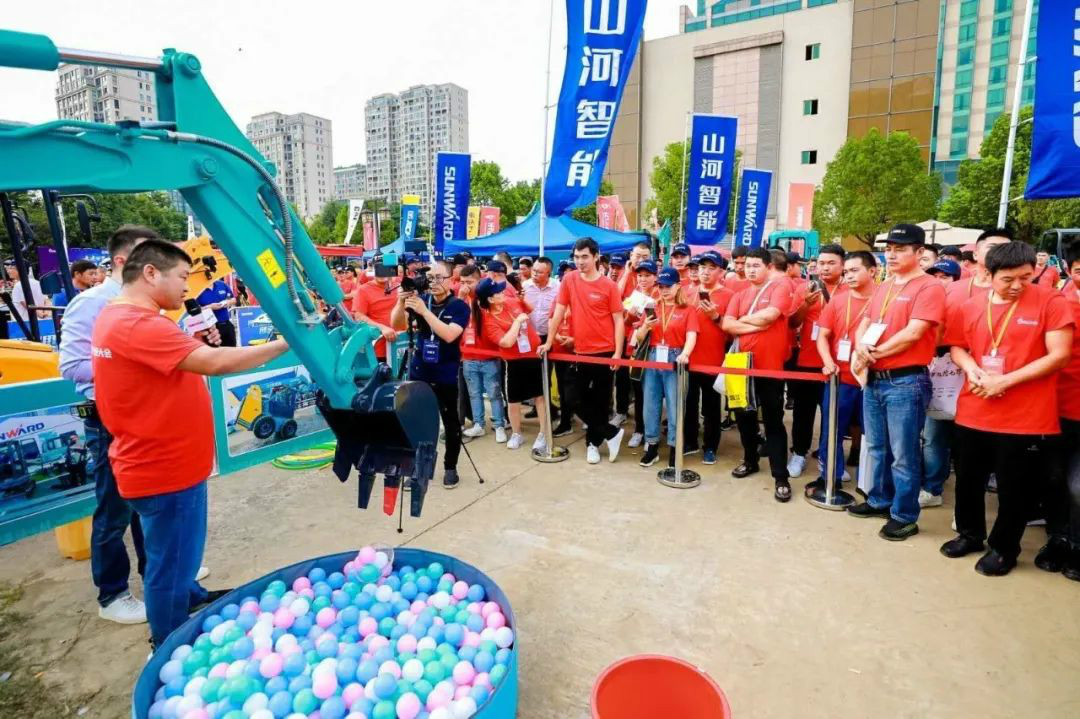 2020全球微挖大会 k1体育
精品微挖赢得满堂彩