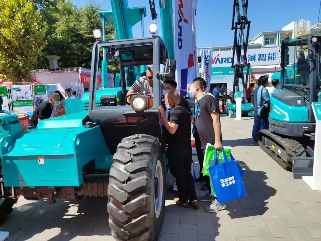 k1体育
高空作业设备“吸睛”雄安展