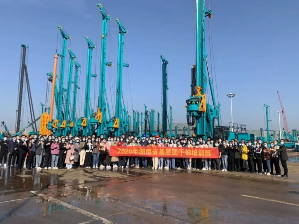 省基层团干部培训班成员来k1体育
参观交流