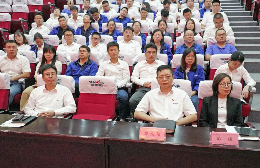 k1体育
国际营销公司传达学习贯彻习近平总书记考察k1体育
重要讲话精神