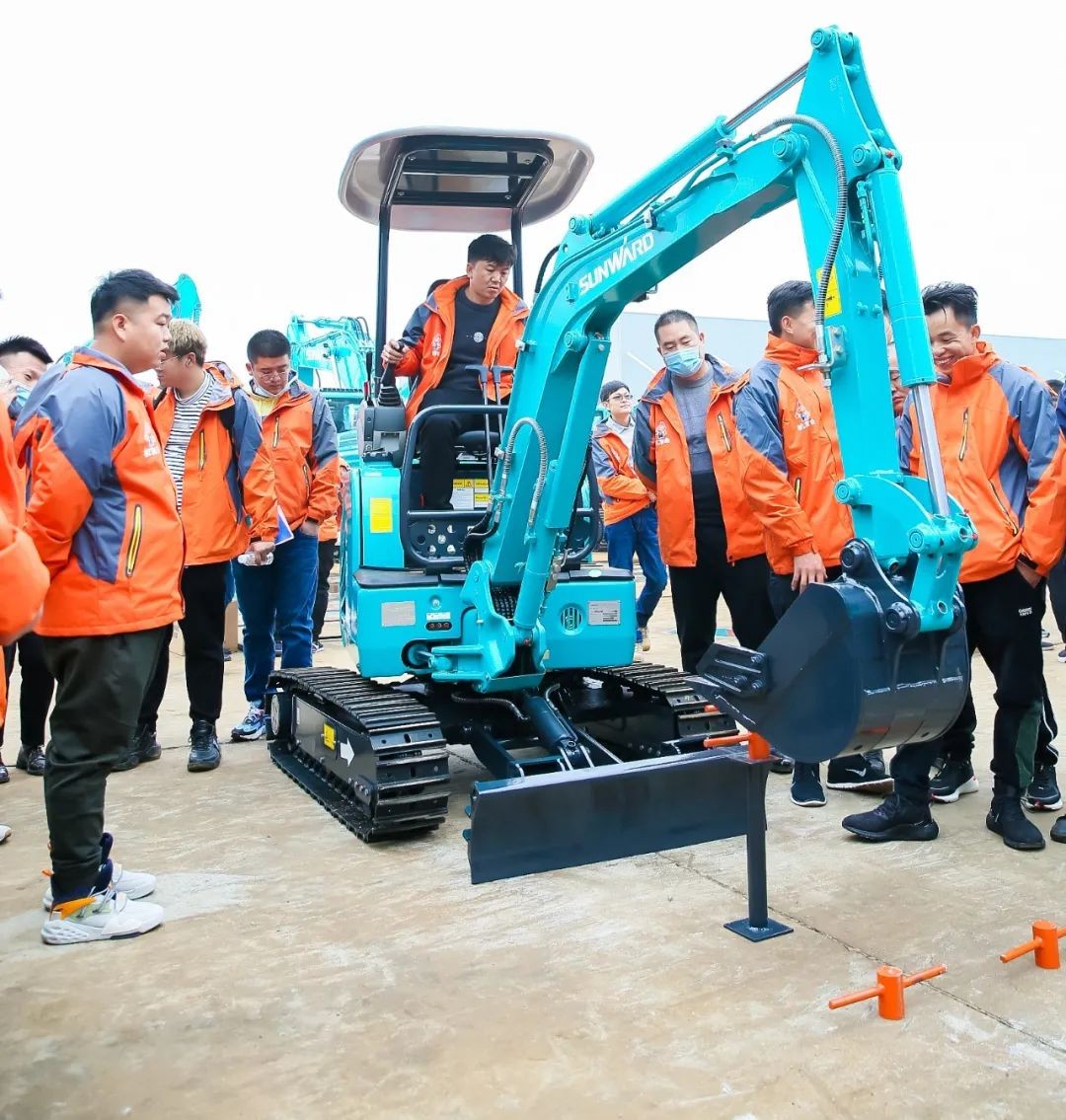大国重器 壮哉山河！机友会微挖用户k1体育
体验日