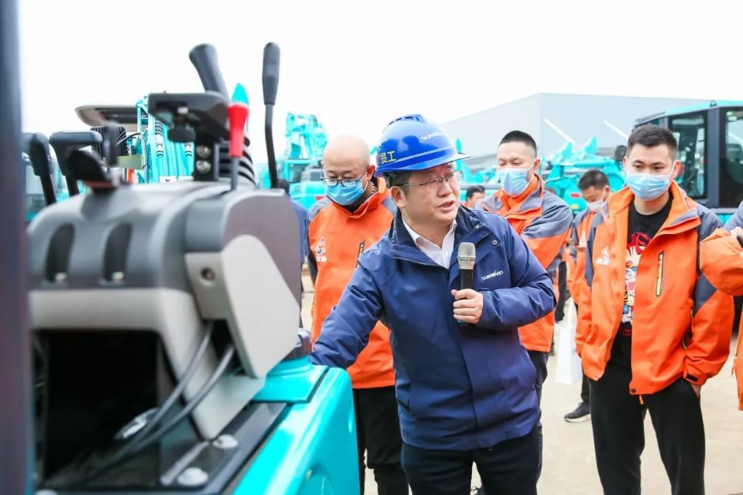 大国重器 壮哉山河！机友会微挖用户k1体育
体验日