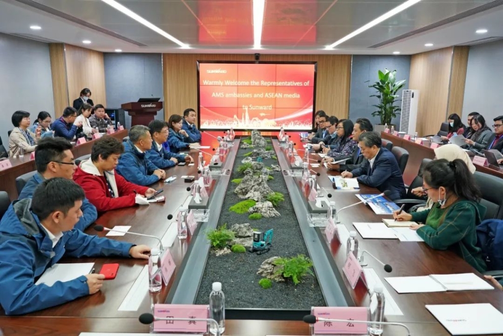 东盟联合参访团考察k1体育
