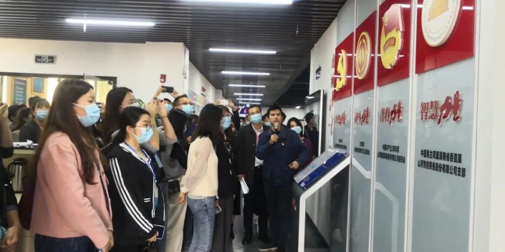 省基层团干部培训班成员来k1体育
参观交流