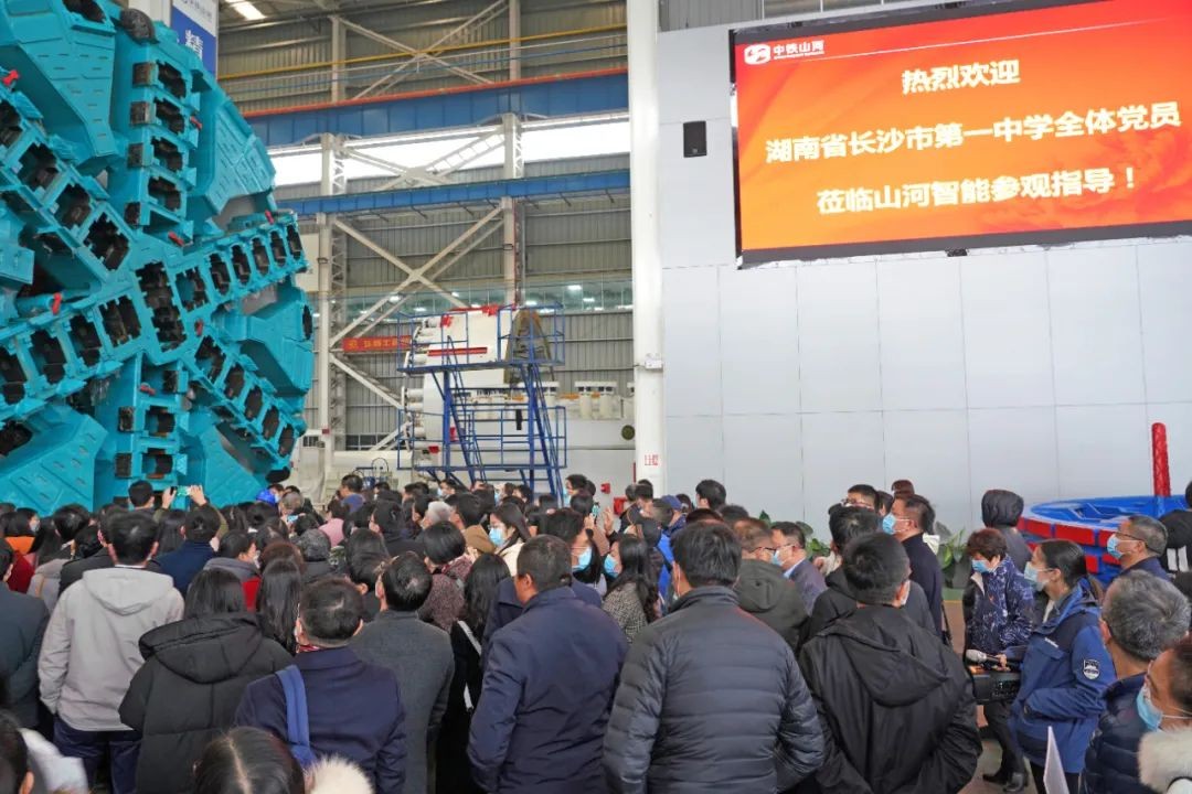 长沙市一中赴k1体育
开展主题党日活动