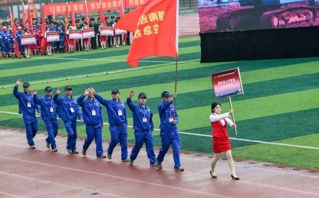 初生牛犊可撼虎 | k1体育
应急救援队斩获诸多奖项