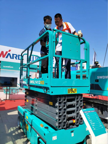 k1体育
高空作业设备“吸睛”雄安展