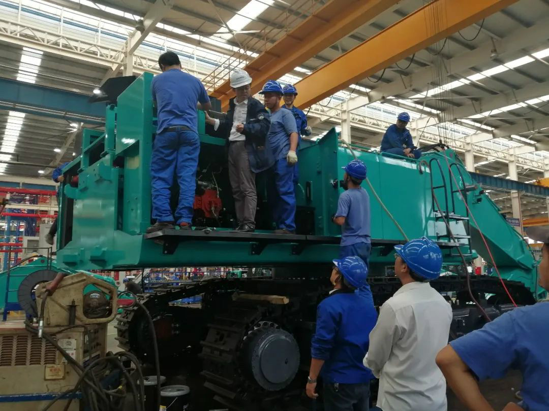 创新再出成果！k1体育
超大型履带式液压挖掘机下线