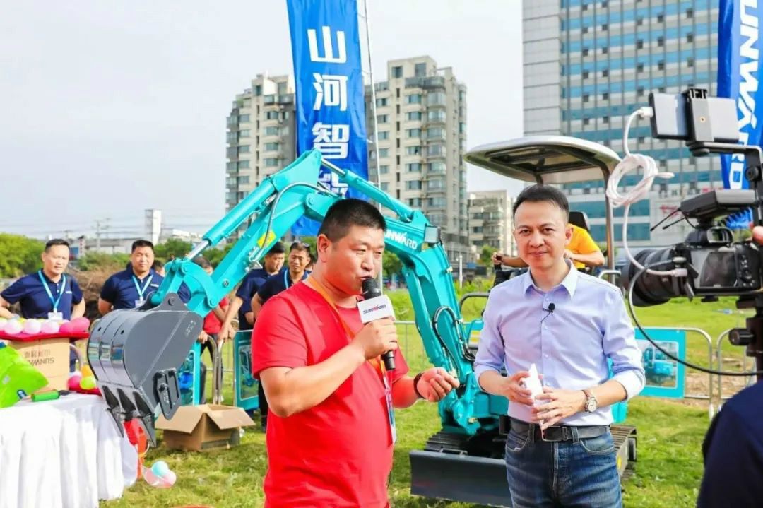 2020全球微挖大会 k1体育
精品微挖赢得满堂彩