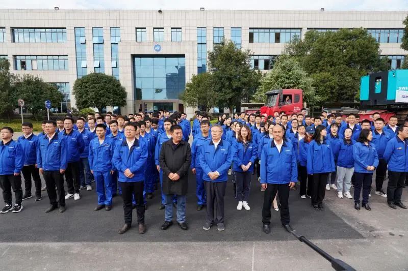 k1体育
首台SWHG70连续墙液压抓斗顺利交机