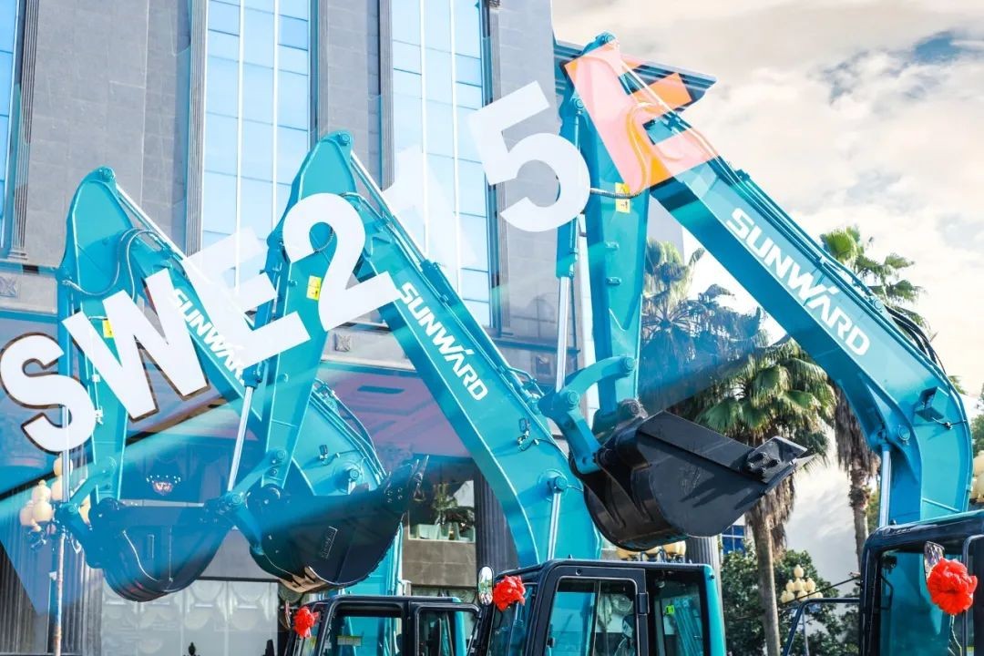 k1体育
挖掘机春季订货会长沙会场侧记