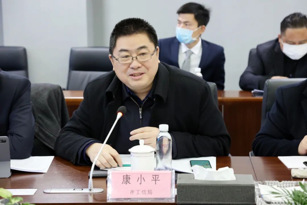 长沙工程机械协会会长、副会长、监事长会议在k1体育
召开