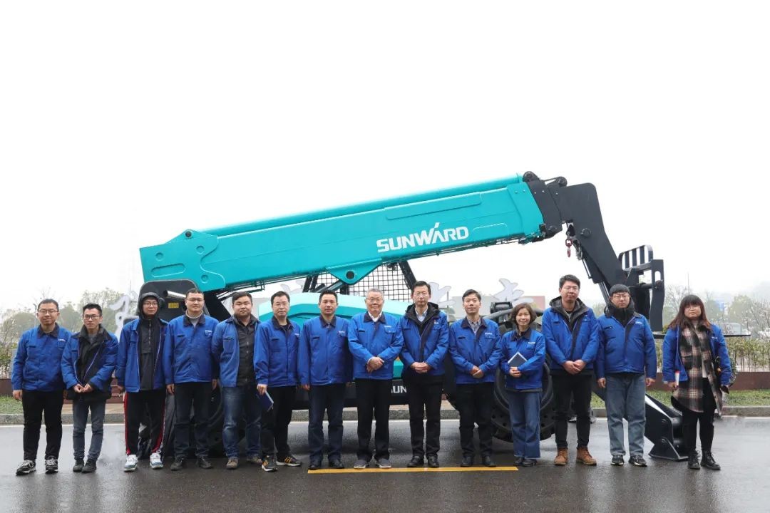 k1体育
SWTH1056伸缩臂叉装车新机下线