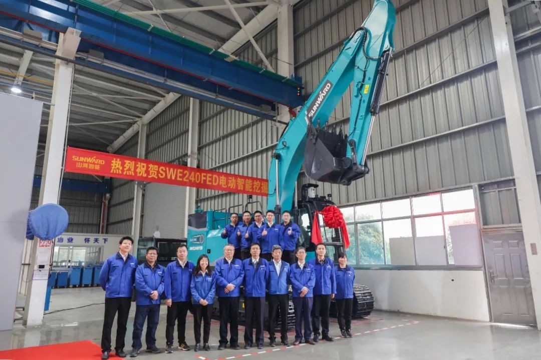 全国首台！k1体育
SWE240FED电动智能挖掘机下线