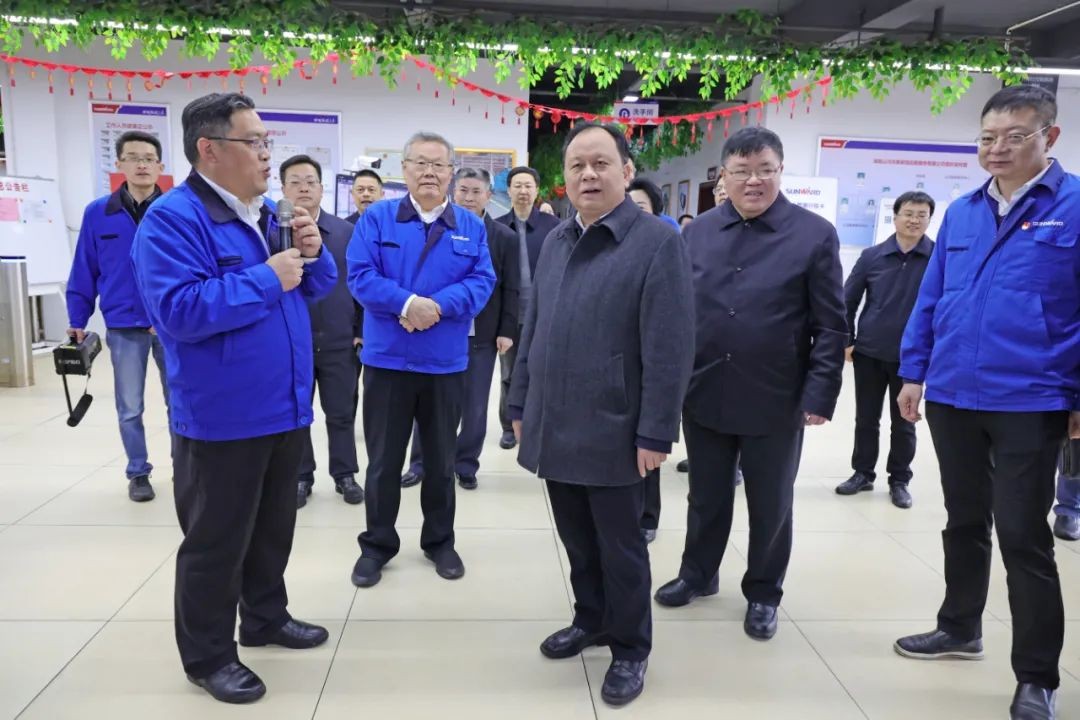 周农在k1体育
调研时强调：企业工会要大力培养劳模和工匠