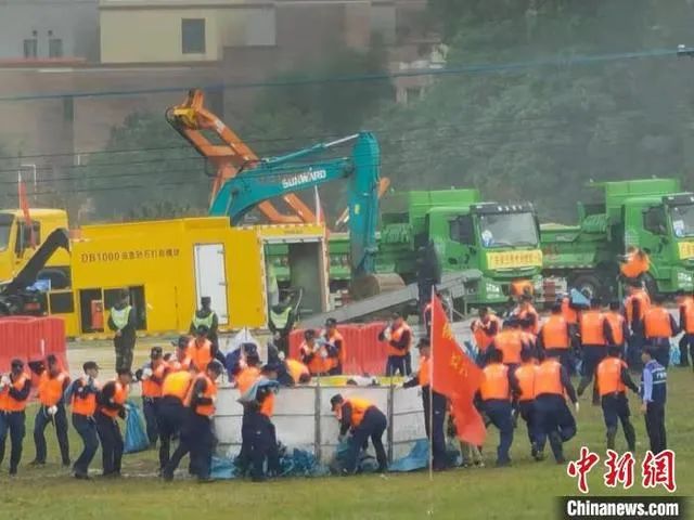 空地协同立体救援，k1体育
无人化装备亮相2021-北江流域防汛抢险综合演练