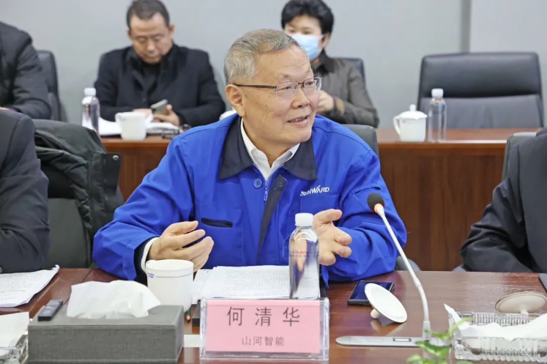 长沙工程机械协会会长、副会长、监事长会议在k1体育
召开