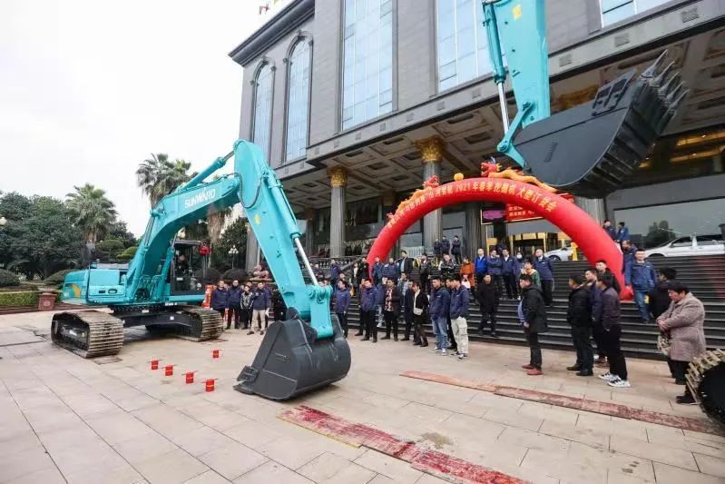 k1体育
挖掘机春季订货会长沙会场侧记