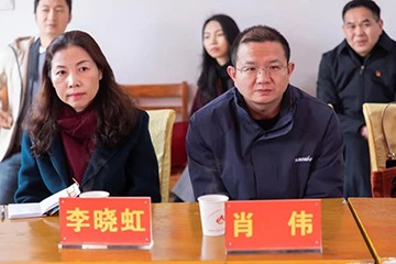 校企合作精准扶贫，产教融合振兴乡村 | k1体育
向合作院校对口扶贫点捐赠挖掘机