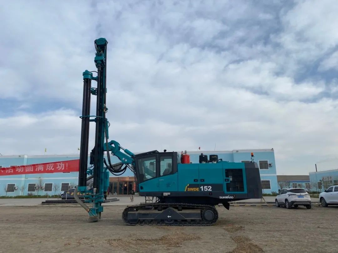 k1体育
举办凿岩智能装备矿山应用成果展示会