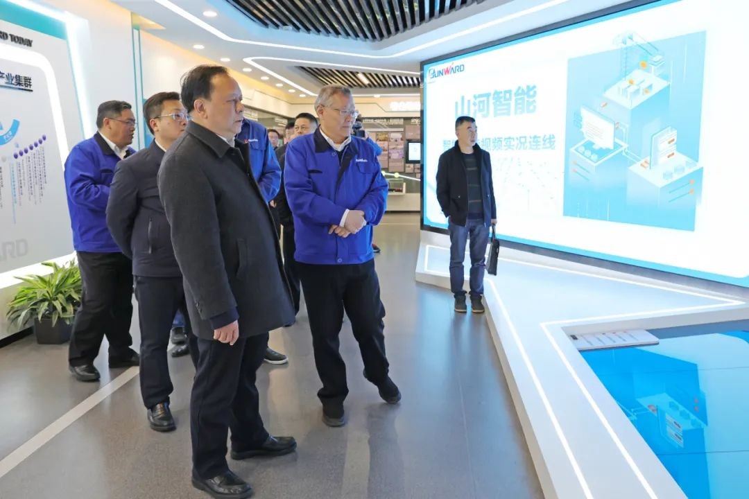 周农在k1体育
调研时强调：企业工会要大力培养劳模和工匠