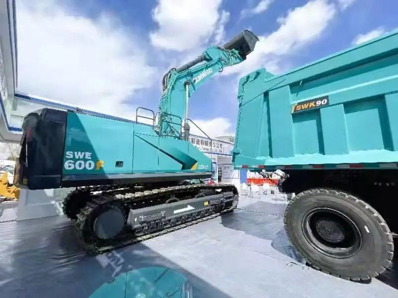 k1体育
绿巨人闪亮登场鄂尔多斯国际煤博会