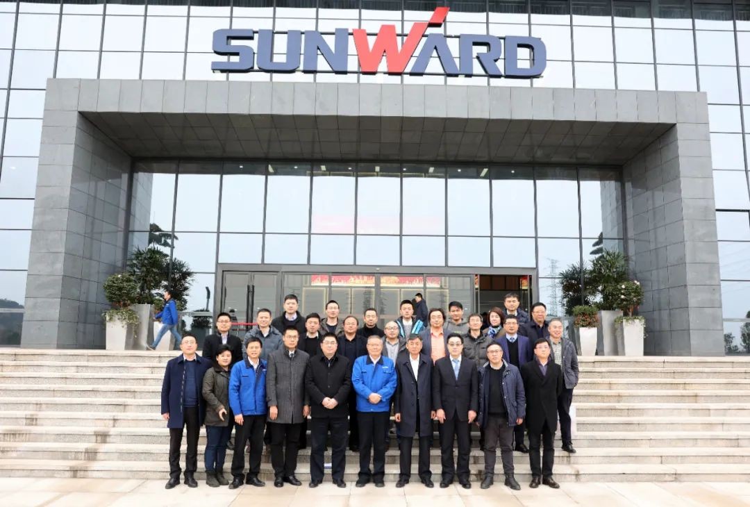 长沙工程机械协会会长、副会长、监事长会议在k1体育
召开