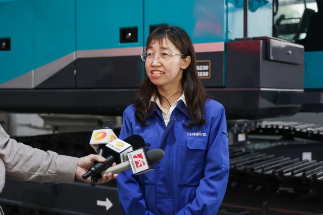 全国首台！k1体育
SWE240FED电动智能挖掘机下线