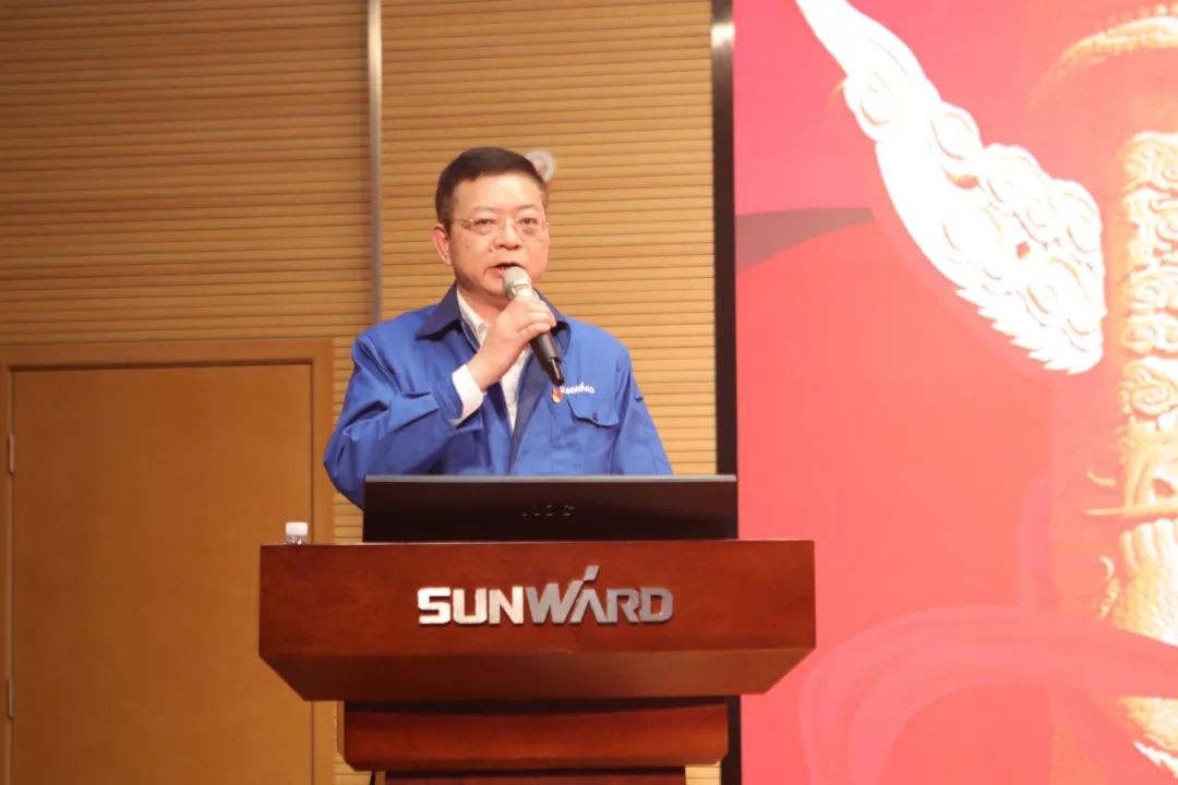 k1体育
召开传达学习全国“两会”精神会议