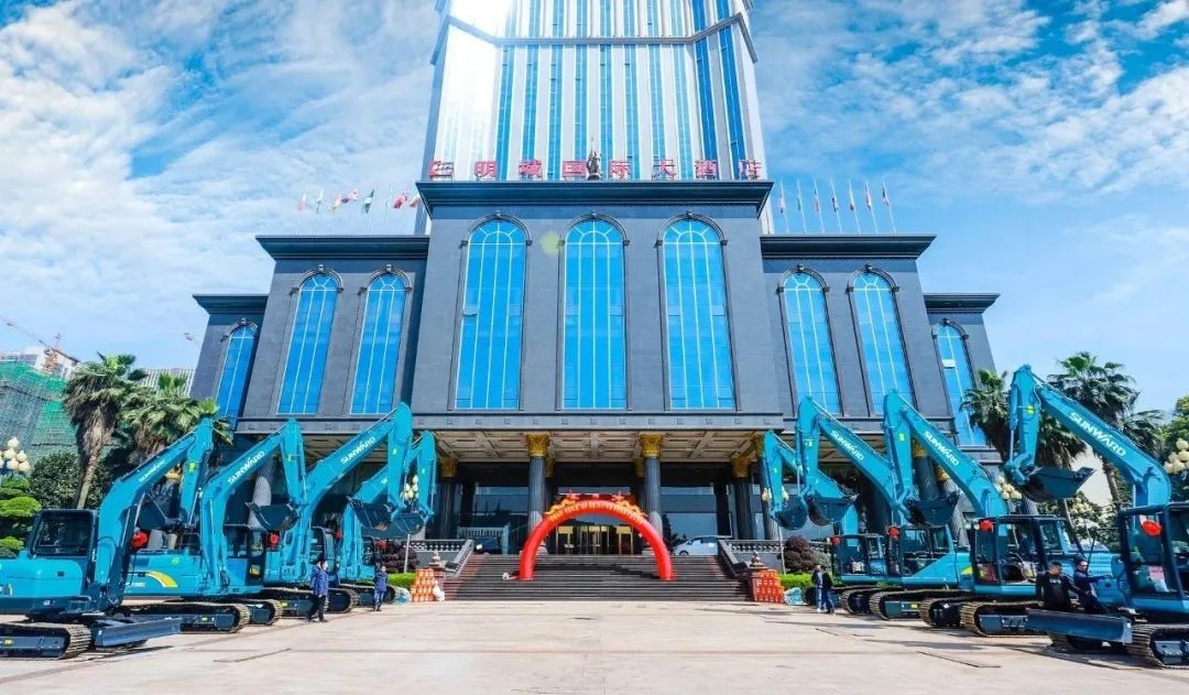 k1体育
挖掘机春季订货会长沙会场侧记