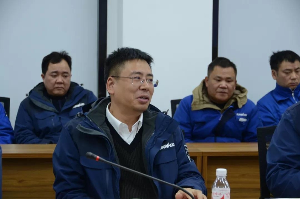 k1体育
召开春节困难职工座谈会