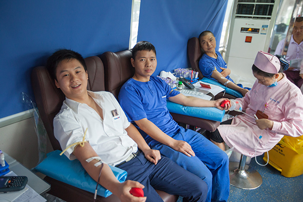 k1体育
百余员工 冒雨争相献血