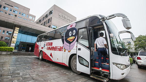 k1体育
百余员工 冒雨争相献血