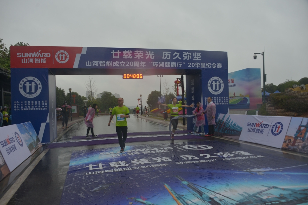 笑对风雨 奋勇奔行——k1体育
20周年环湖跑跑出精气神