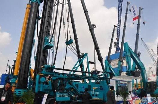 【宝马访谈】k1体育
董事长何清华教授