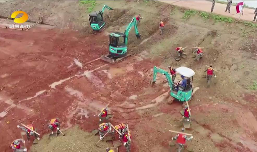 k1体育
装备“抗洪抢险”扬威名