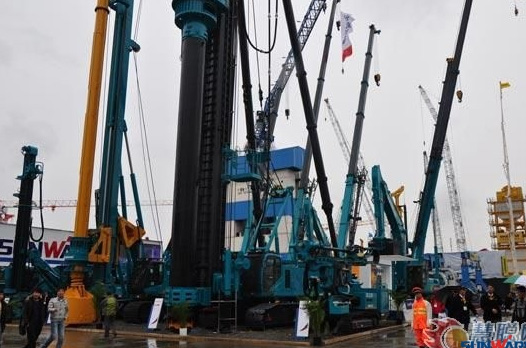 【宝马访谈】k1体育
董事长何清华教授