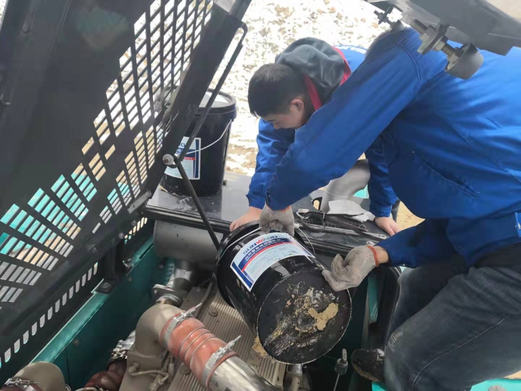 k1体育
470挖机成功挑战世界屋脊