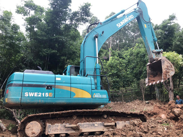 k1体育
SWE 215E挖掘机是他的左膀右臂！