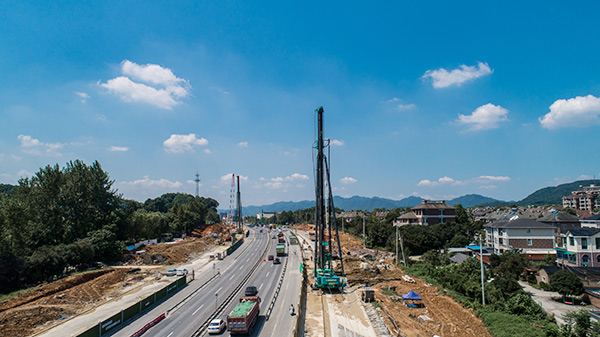 k1体育
挖掘机，一台顶几台！