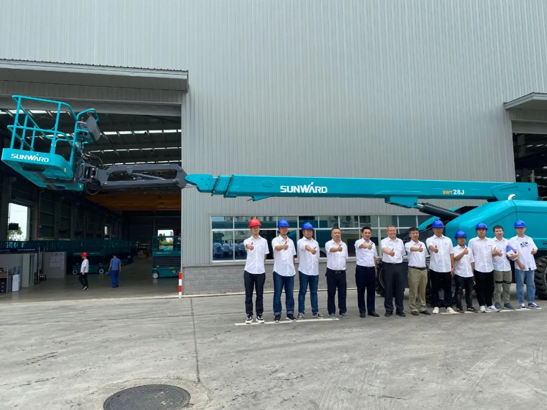 k1体育
首款直臂式高空作业平台顺利通过评审