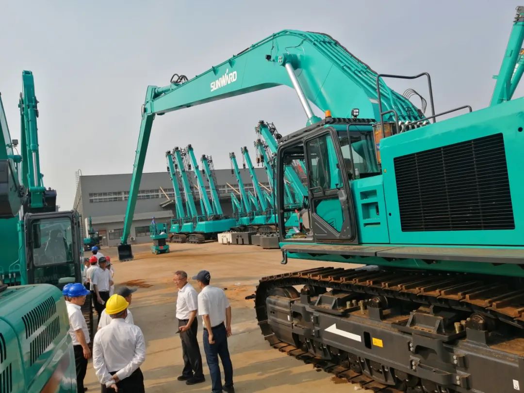 挖深全球第一！k1体育
加长臂液压挖掘机SWE950ELR出口南美