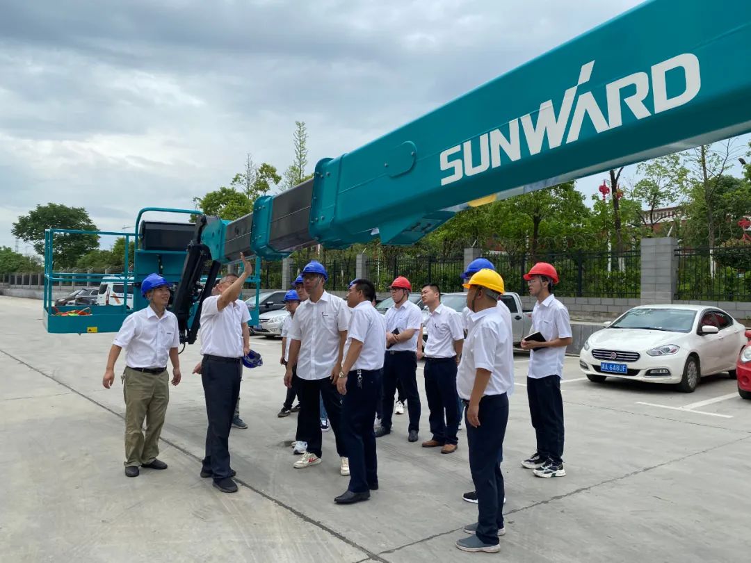 k1体育
首款直臂式高空作业平台顺利通过评审