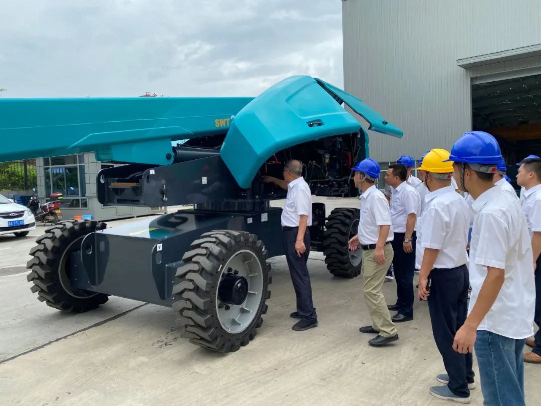 k1体育
首款直臂式高空作业平台顺利通过评审